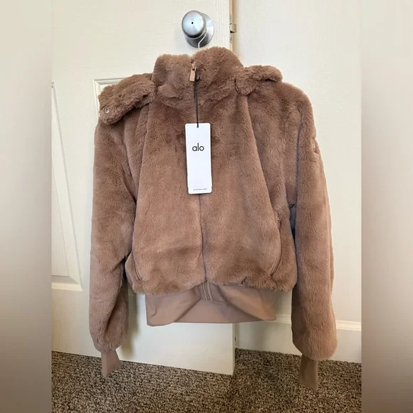Alo Yoga Faux Fur Foxy Jacket - Picture 1 of 7